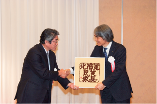 クラレインテリア(株)北川社長よりブランドを引き継ぐ岡田